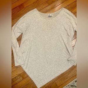 Hollister Light Gray Long Sleeve Asymmetrical Tee M/L